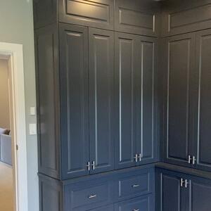 Shaker Style Dark Navy Cabinetry for a job we done earlier this year.

#masikukitchens #darkshades #cabinetmaker #cabinetry