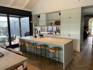 The heart of the home 💌

We love the natural lighting ☀️ for this cool toned kitchen!

#masikukitchens #kitchen #naturallighting #cooltonedkitchen
